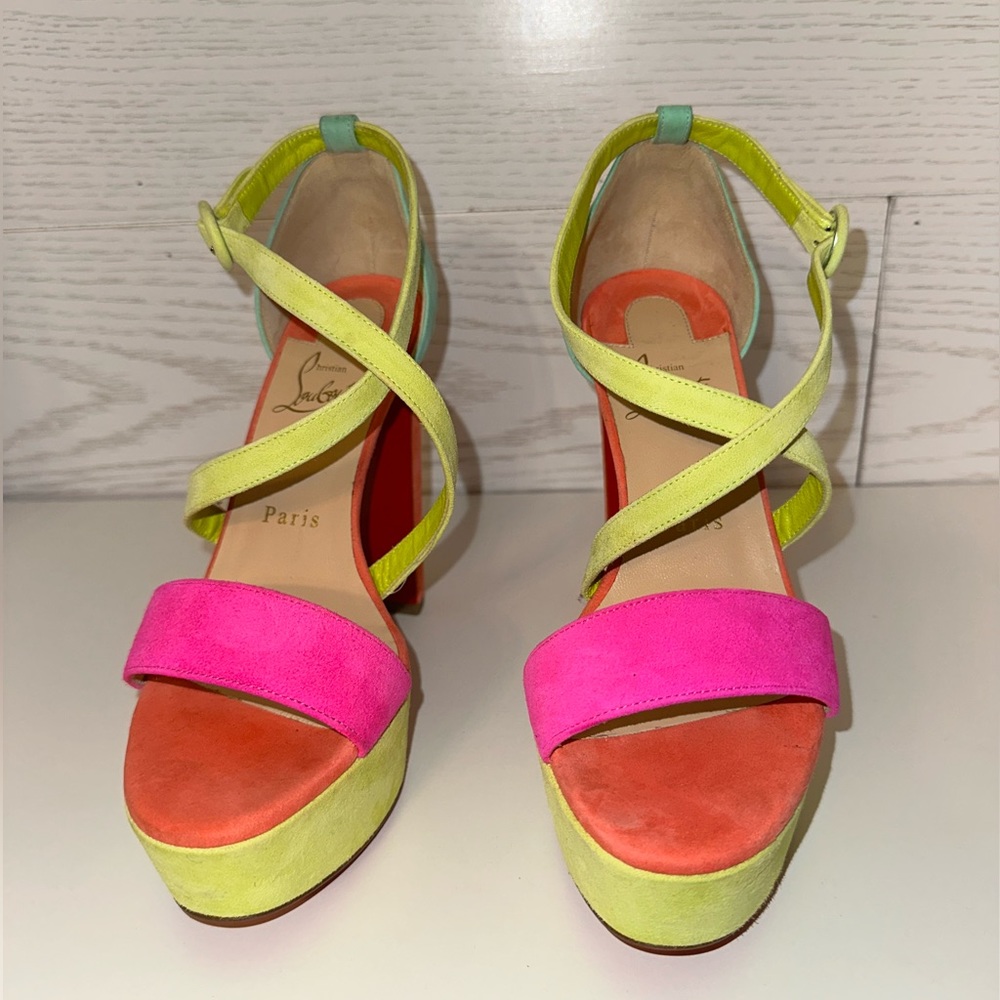 NEVER WORN platform Christian louboutin shoes size 37 (7us)